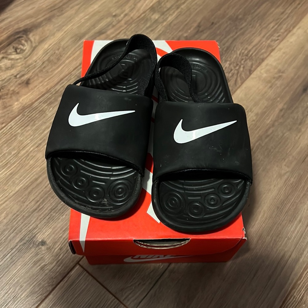 Nike toddler slides 8c